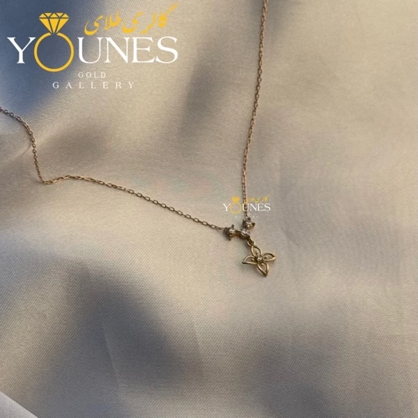 تصویر دوم گردنبند شکوفه نگینی طلا